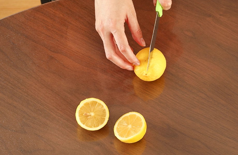 Mäkké sklo ako ochrana na stol